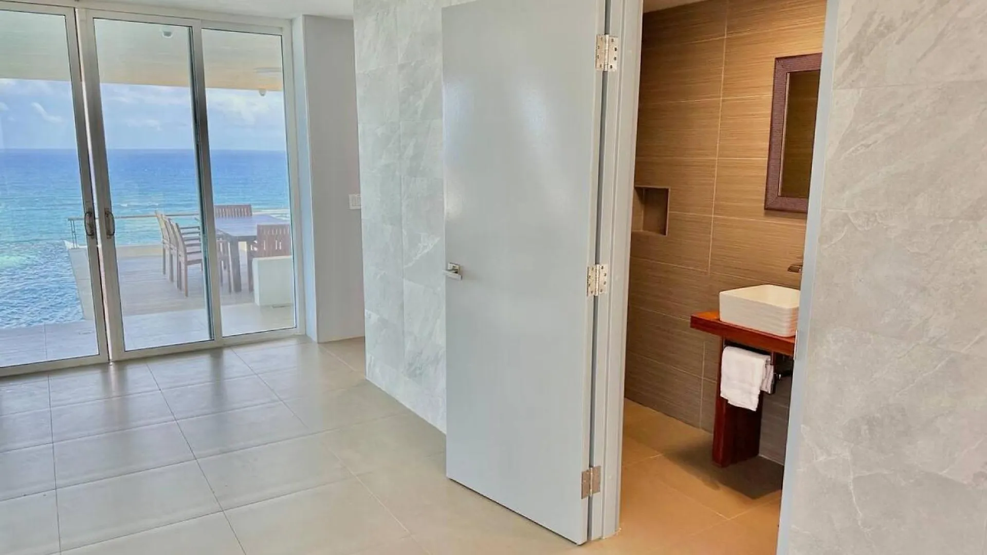 Fabulous And Very Spacious For Our Group Oyster Pond Sint Maarten