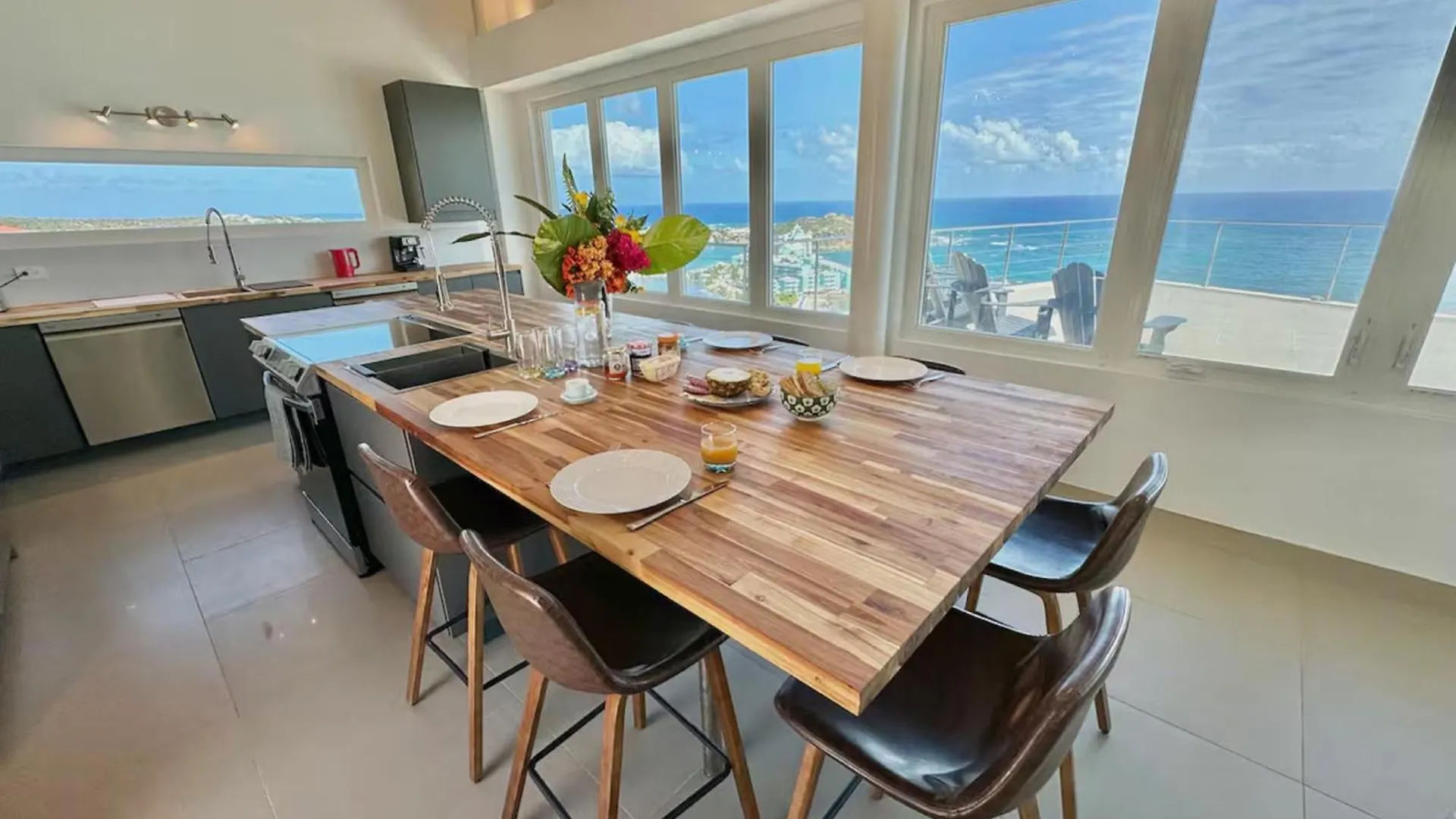 Fabulous And Very Spacious For Our Group Oyster Pond Daire
